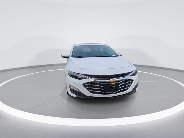 Used 2024 Chevrolet Malibu LT FWD image 2