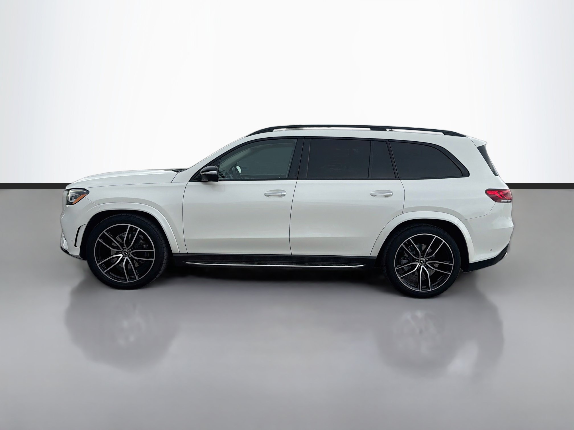 Used 2021 Mercedes-Benz GLS 580 4MATIC image 2