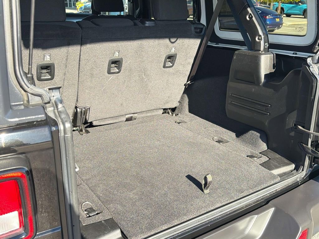Used 2021 Jeep Wrangler Unlimited Sahara image 6