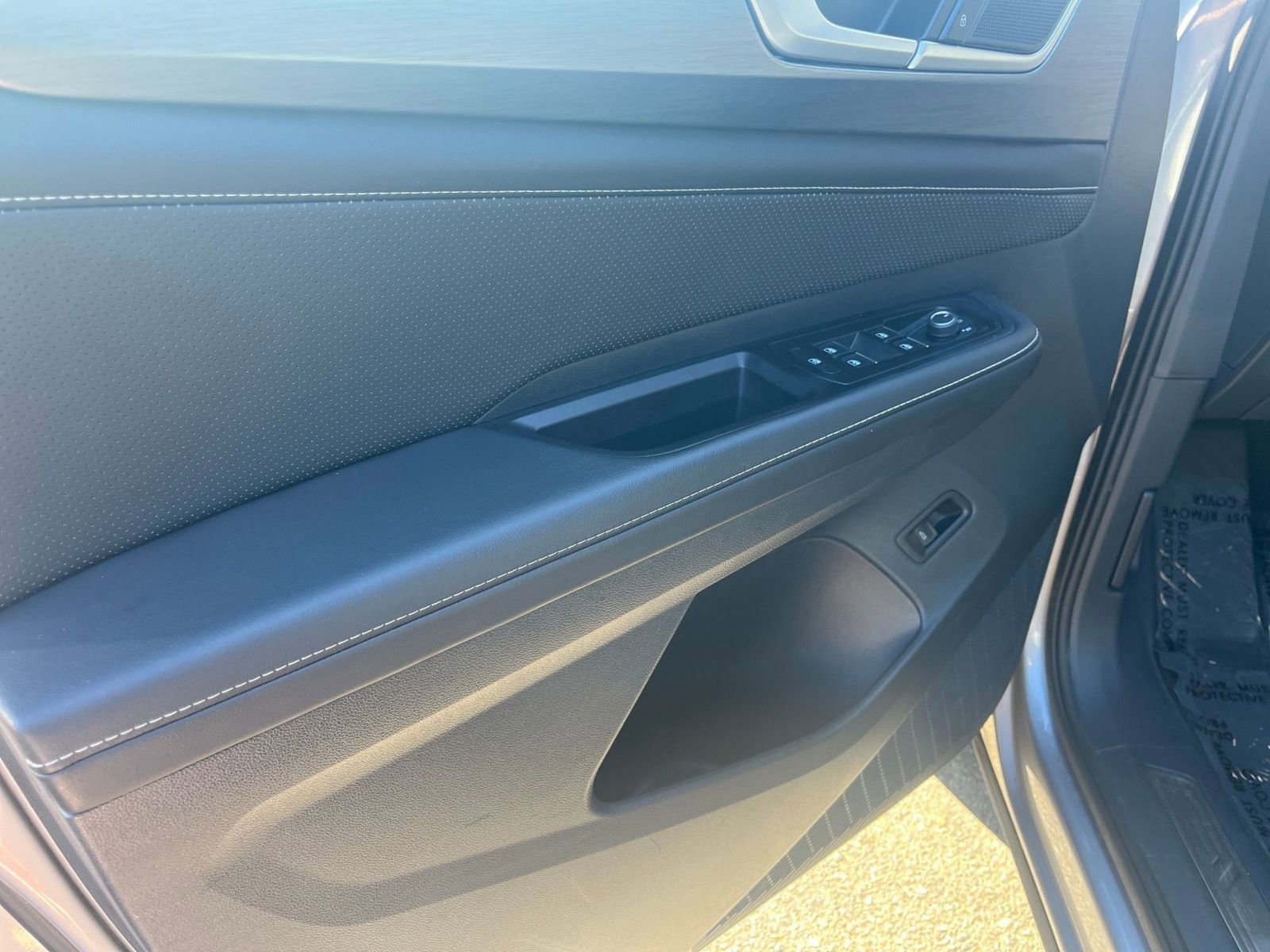 Used 2025 Volkswagen Atlas Cross Sport SE image 18