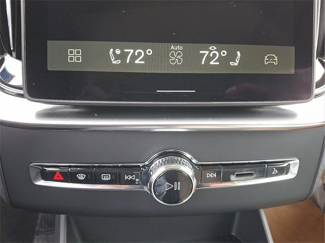 New 2026 Volvo XC90 B6 Plus w/ Protection Package Premier image 9