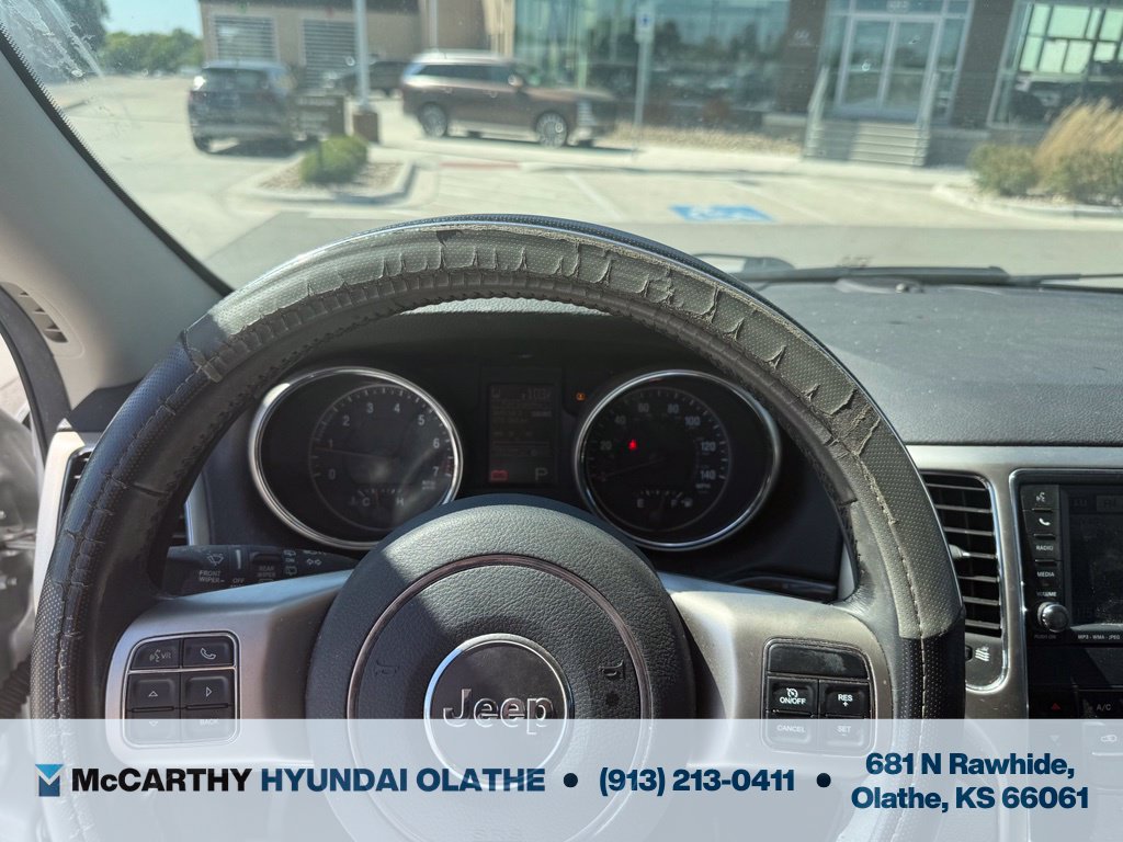 Used 2011 Jeep Grand Cherokee Laredo AWD/4WD image 3