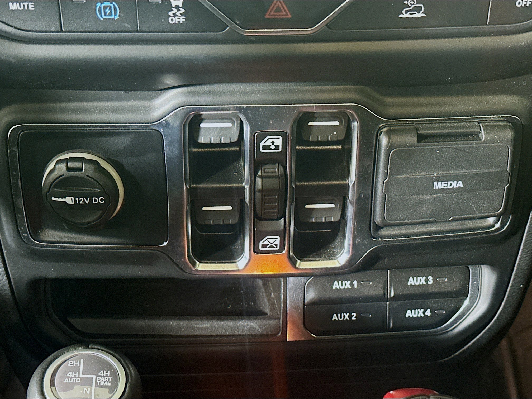 Used 2023 Jeep Wrangler Sahara w/ Cold Weather Group AWD/4WD image 25