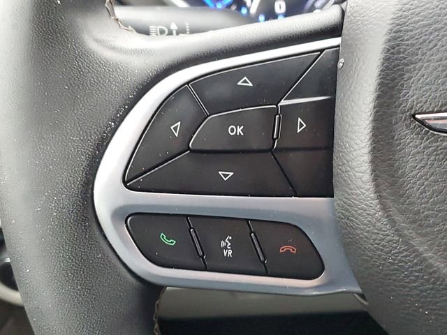 Used 2022 Chrysler Pacifica Touring-L image 11