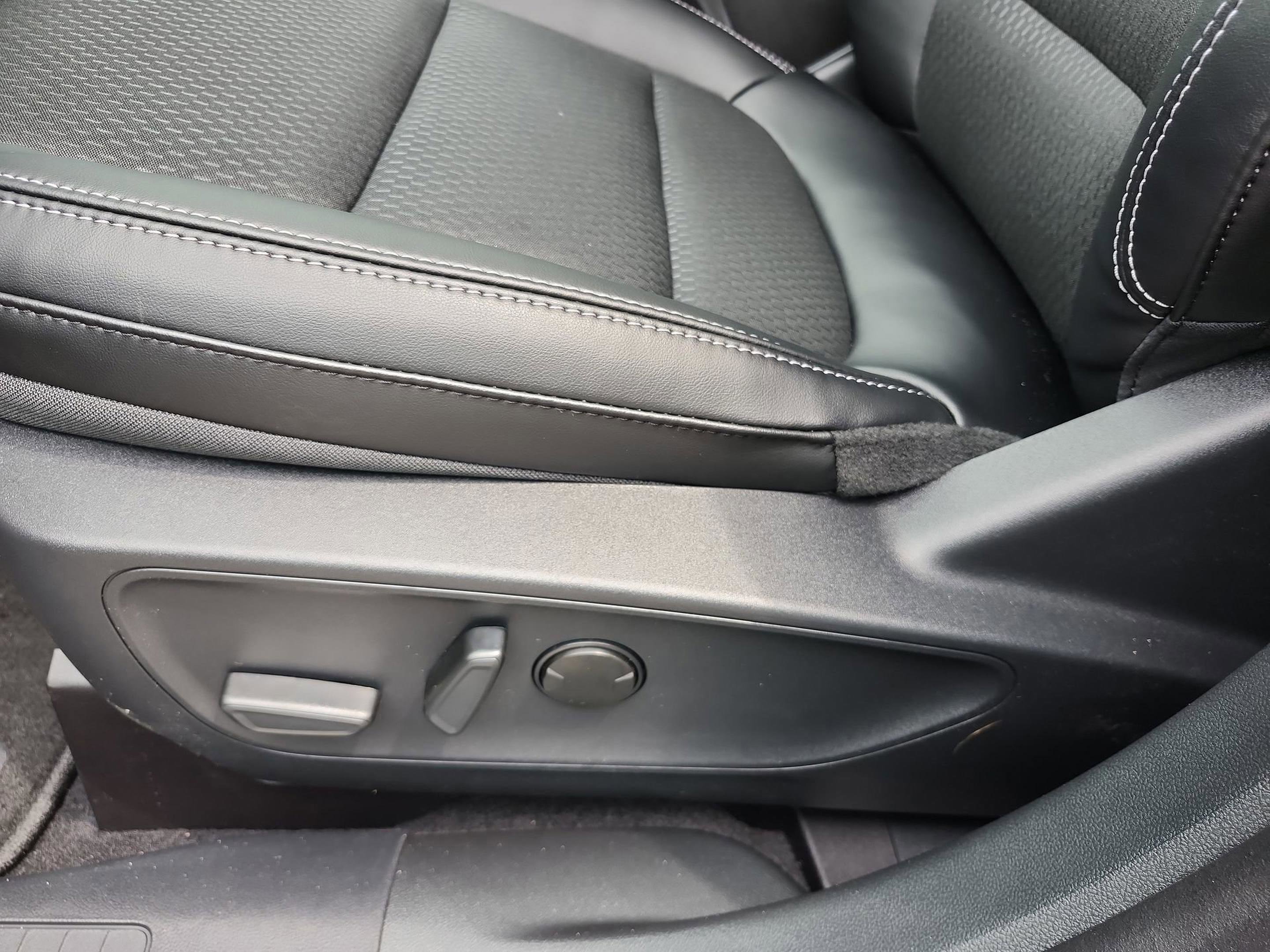 New 2025 Ford Escape SE image 13