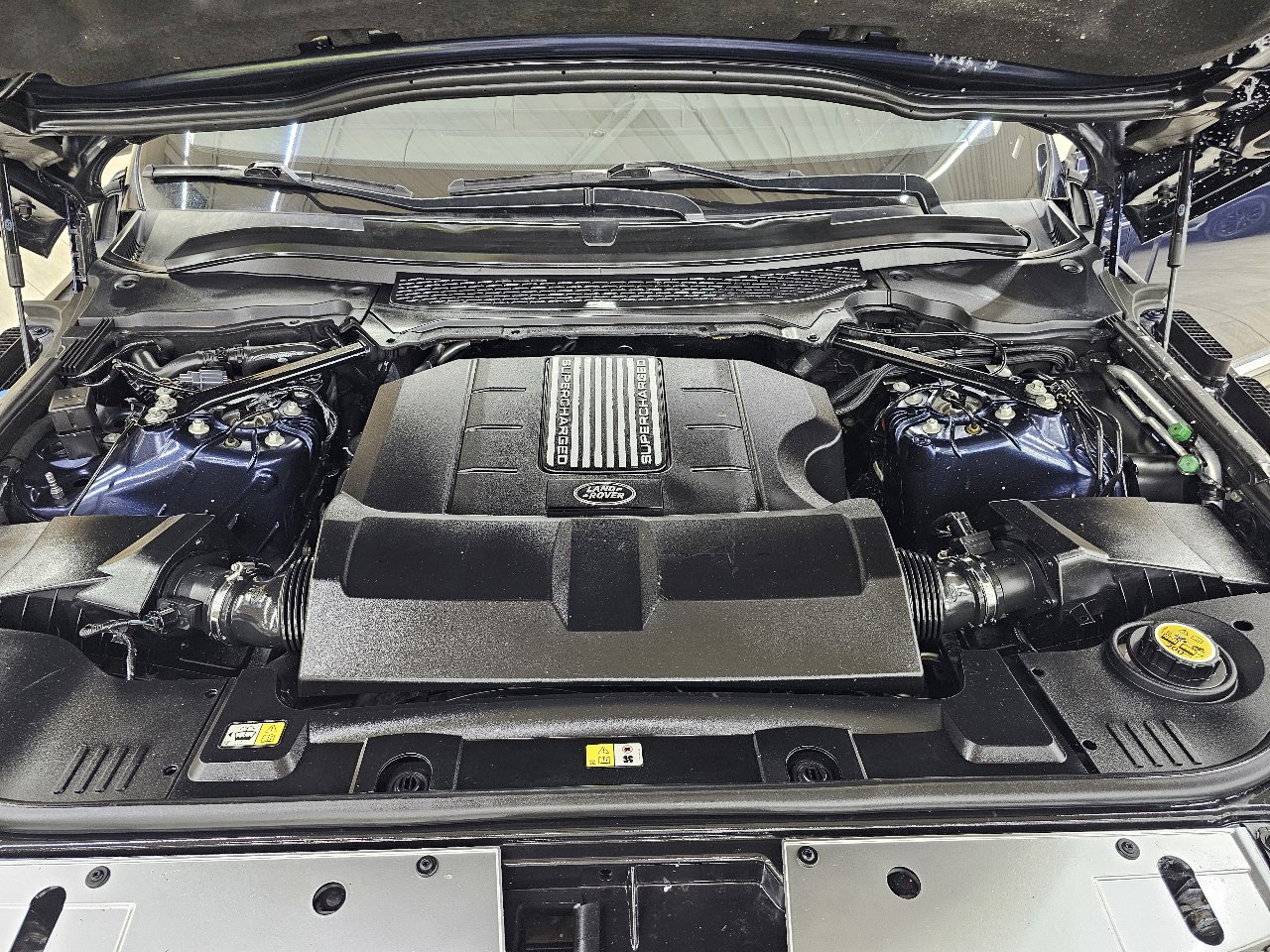 Used 2016 Land Rover Range Rover HSE image 42