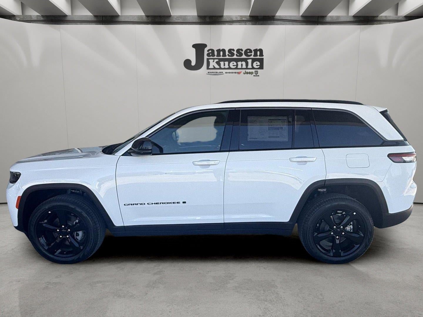 New 2026 Jeep Grand Cherokee Limited w/ Limited Altitude Package