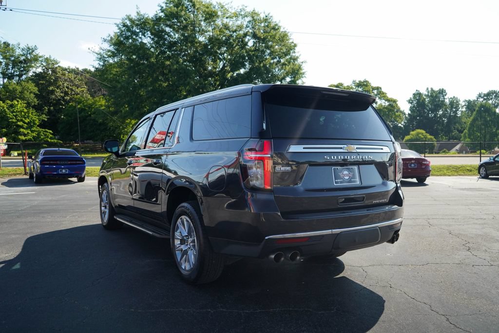 Used 2023 Chevrolet Suburban Premier AWD/4WD image 3