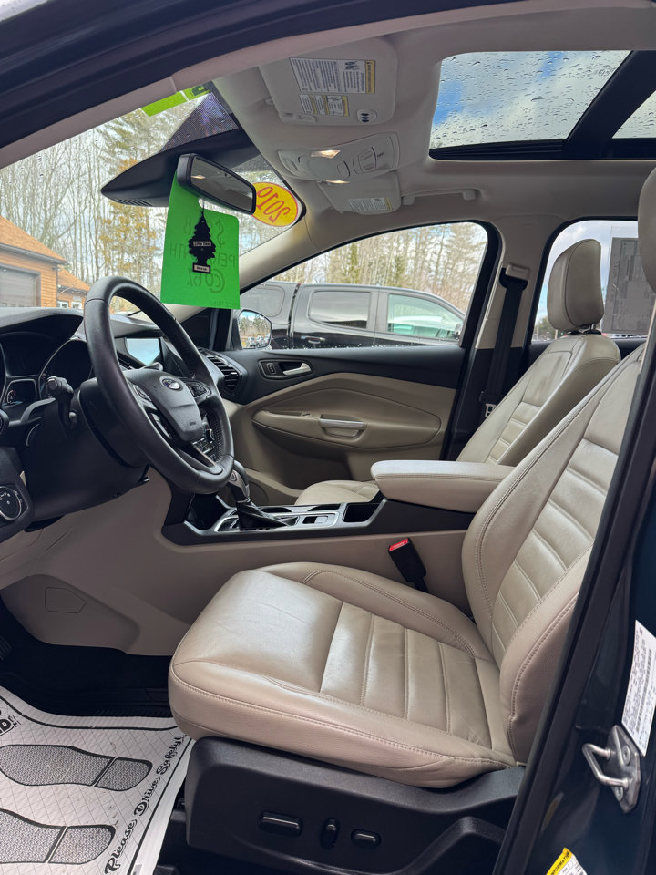 Used 2019 Ford Escape Titanium image 7