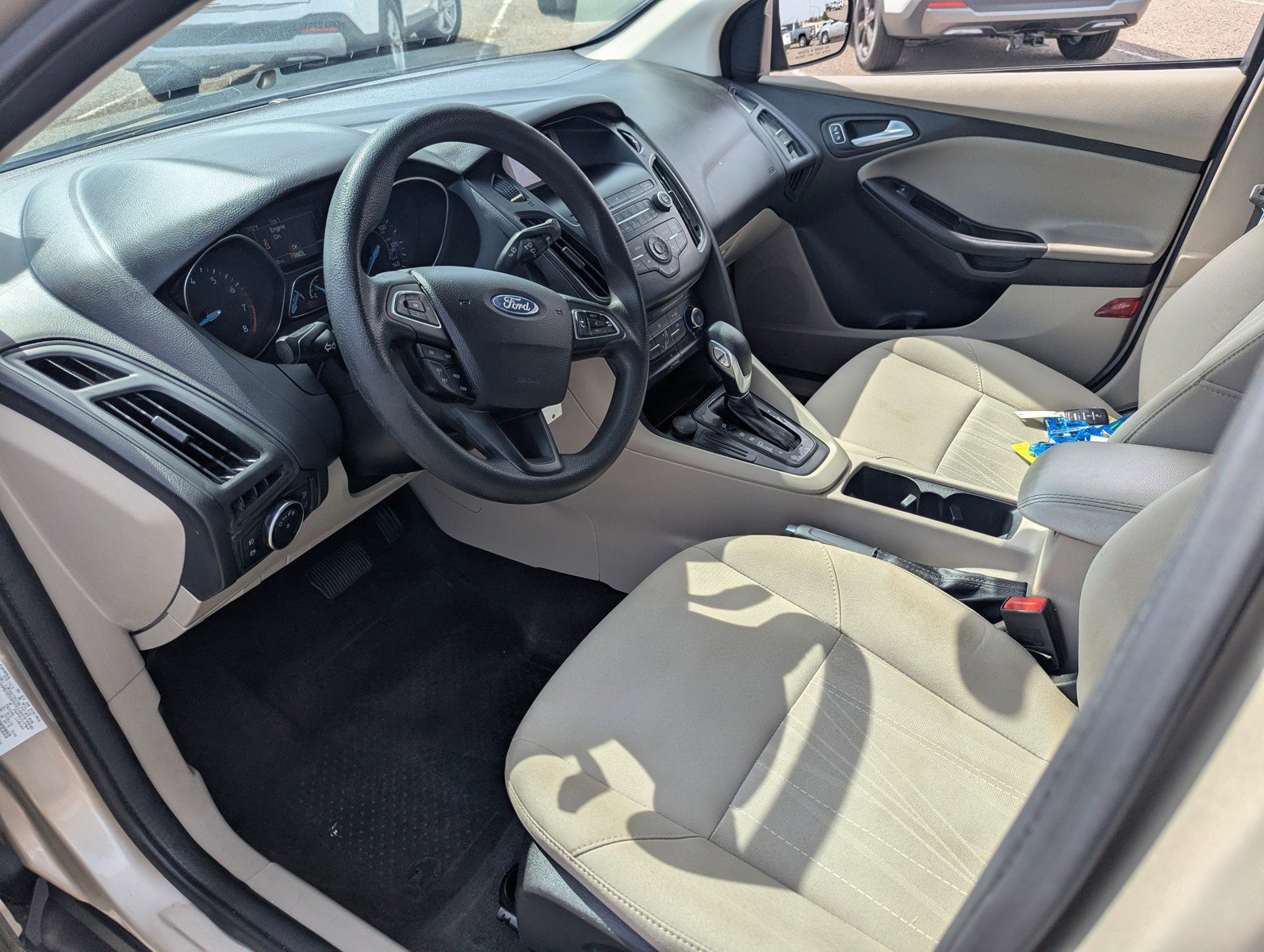 Used 2018 Ford Focus SE w/ SE Appearance Package image 9