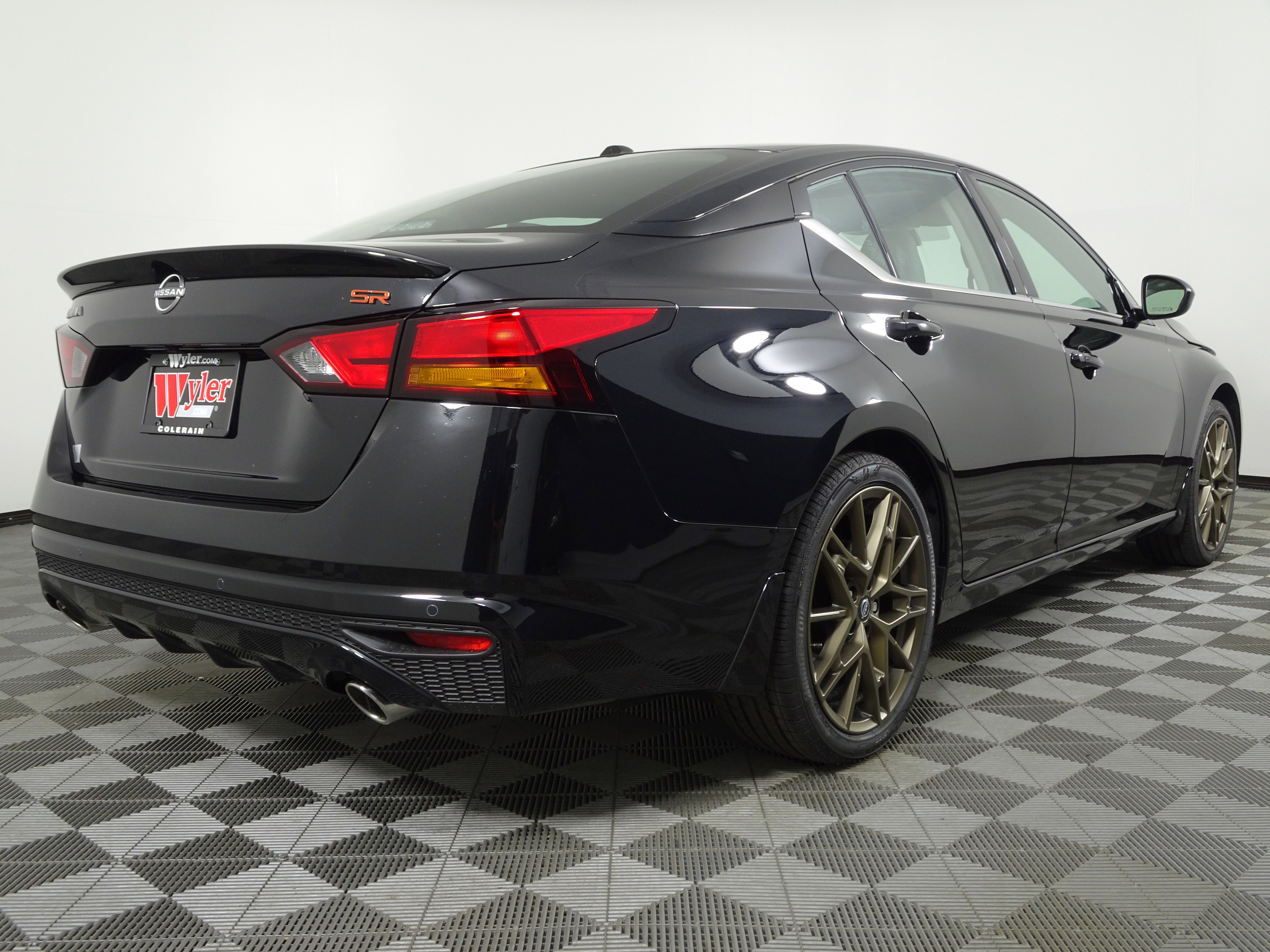 New 2025 Nissan Altima 2.5 SR w/ SR Premium Package image 3