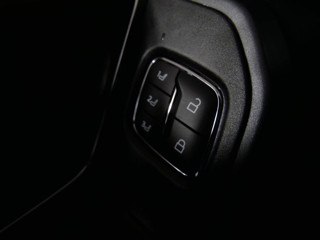 Used 2025 Ford F250 Lariat w/ Chrome Package image 14