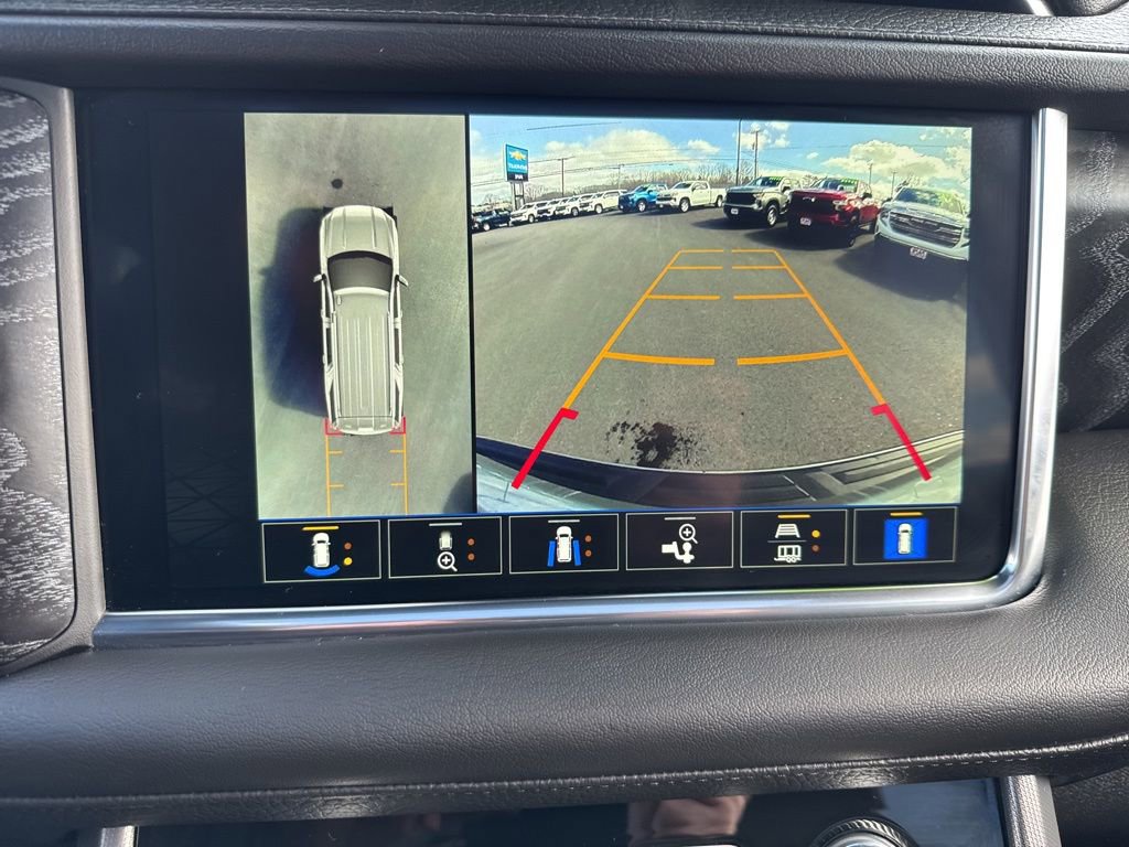 Used 2024 GMC Yukon XL Denali image 32