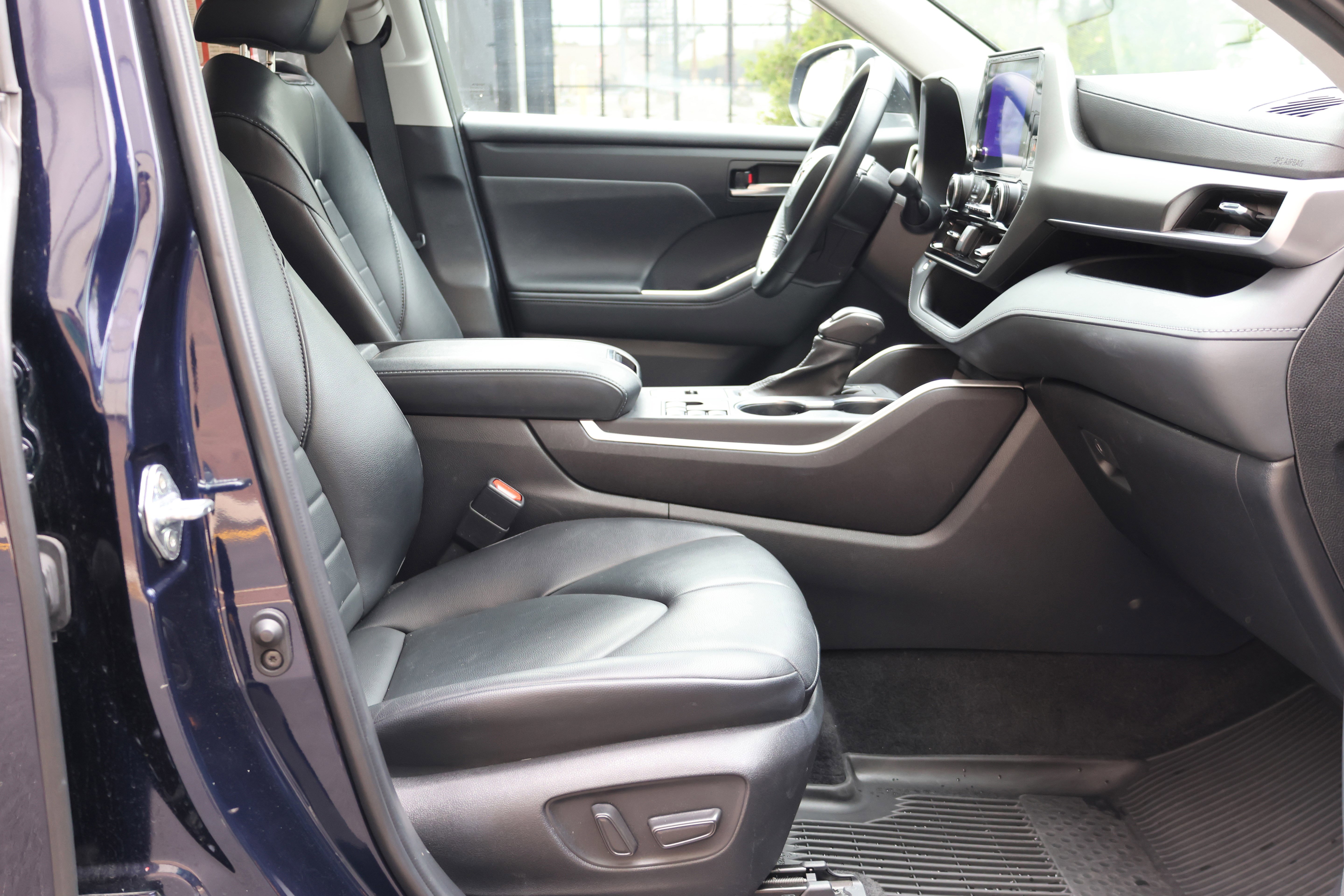 Used 2023 Toyota Highlander XLE AWD/4WD image 31
