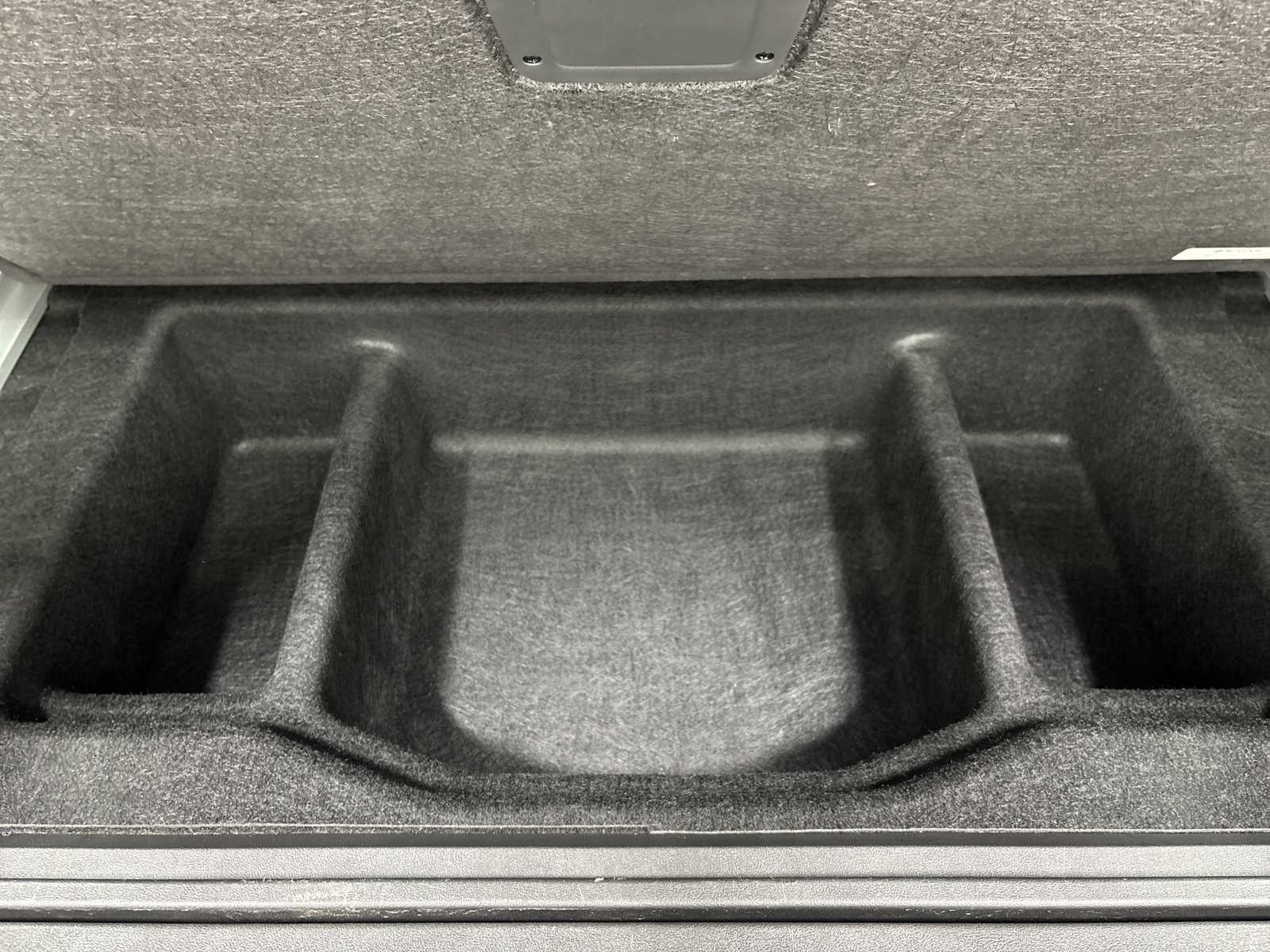 Used 2025 Rivian R1S Premium image 26