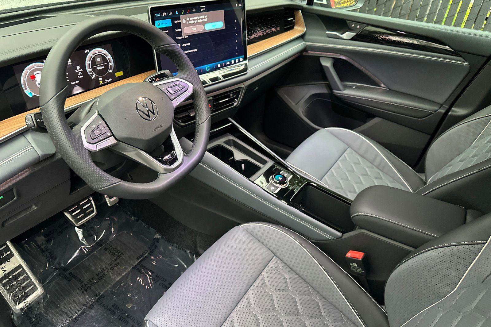 New 2026 Volkswagen Tiguan SEL R-Line AWD/4WD image 9