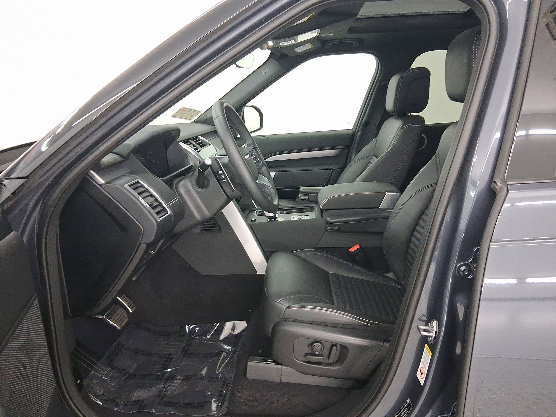 Certified 2025 Land Rover Discovery Dynamic SE AWD/4WD image 5