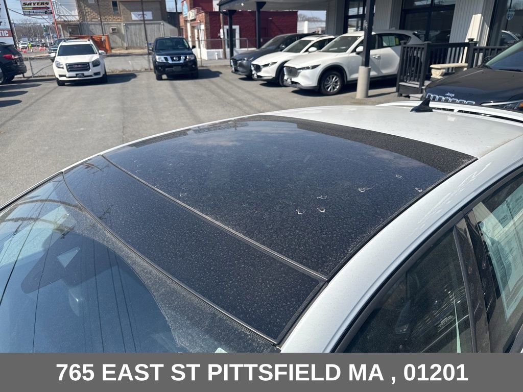 Used 2024 Volkswagen Golf R AWD/4WD image 10