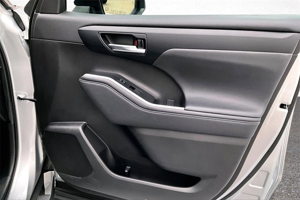 Used 2023 Toyota Highlander XLE image 27