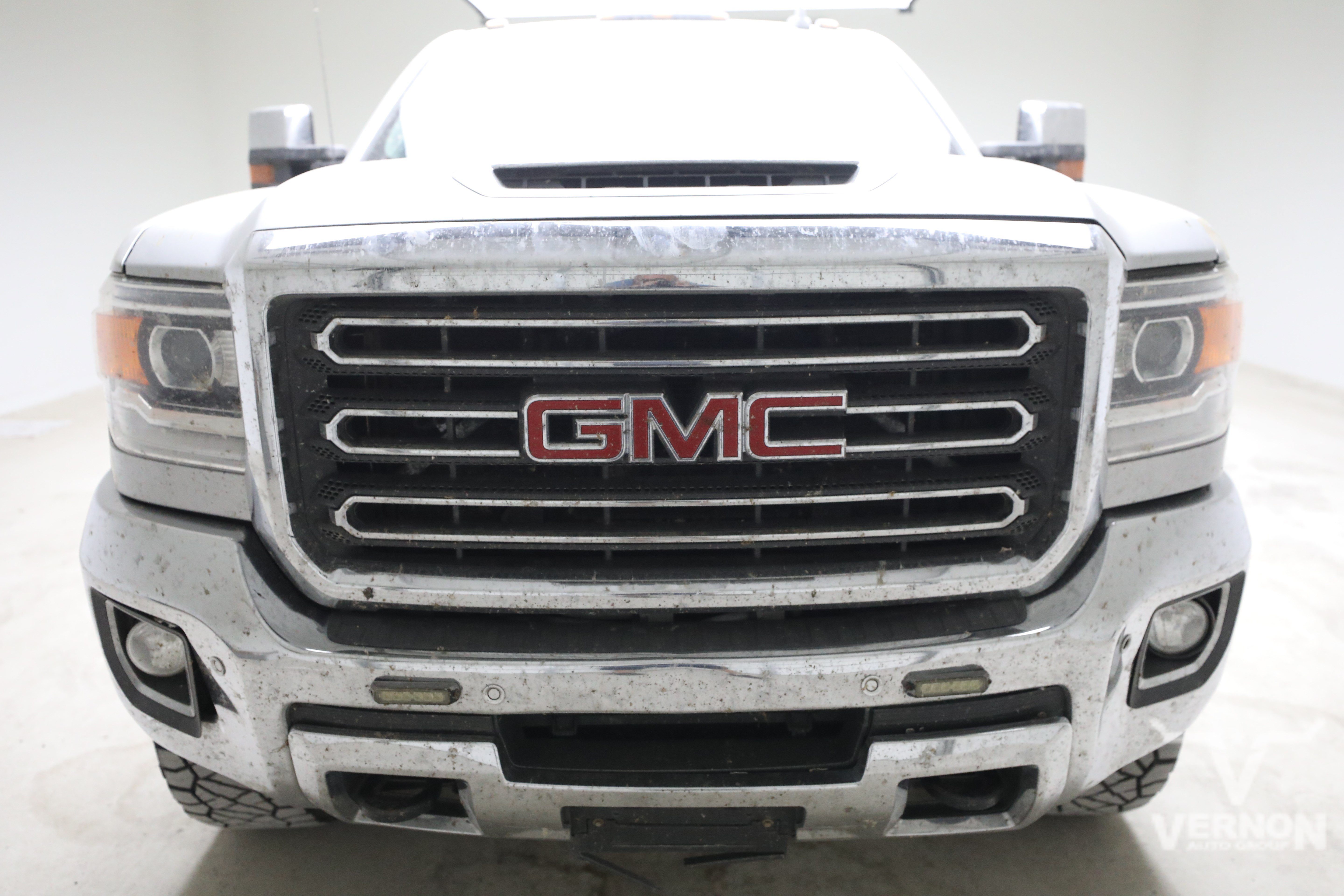 Used 2019 GMC Sierra 2500 SLT w/ Duramax Plus Package AWD/4WD image 7