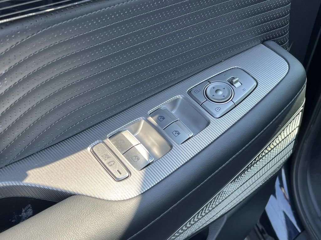 Used 2024 Hyundai Palisade Calligraphy image 19