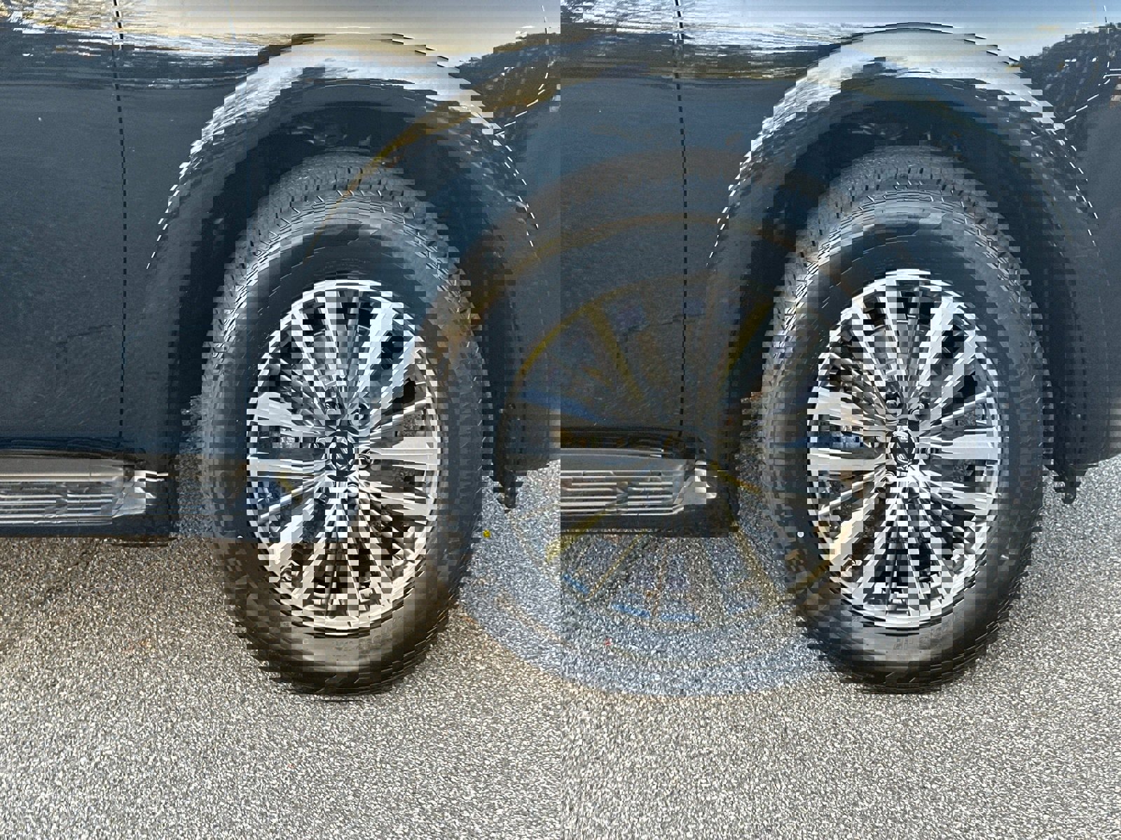 Used 2023 Nissan Armada SL w/ Captain's Chairs Package image 12