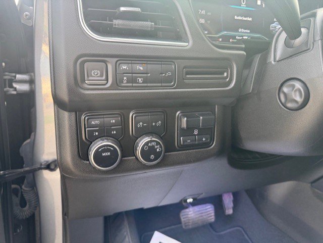 Used 2022 Chevrolet Tahoe RST w/ Luxury Package AWD/4WD image 15