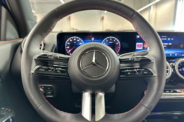 Used 2024 Mercedes-Benz GLB 250 image 23