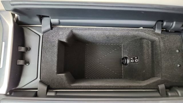 Used 2025 BMW 740i xDrive image 51