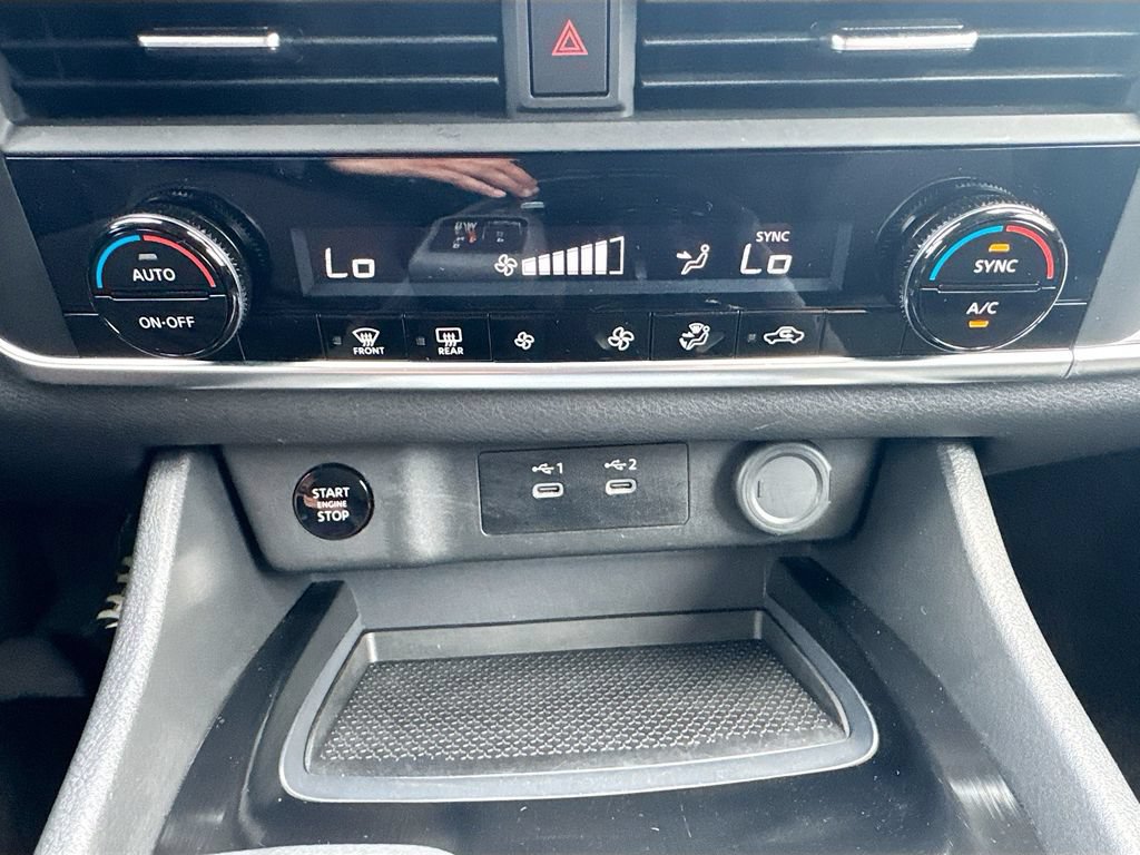 Certified 2025 Nissan Rogue SV FWD image 19