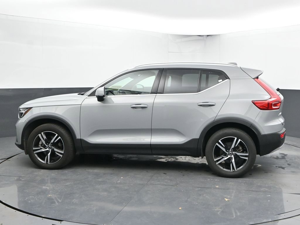 Used 2025 Volvo XC40 B5 Core image 8