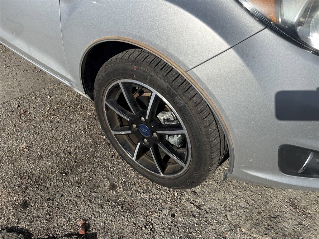 Used 2015 Ford Fiesta SE w/ Equipment Group 201A image 11