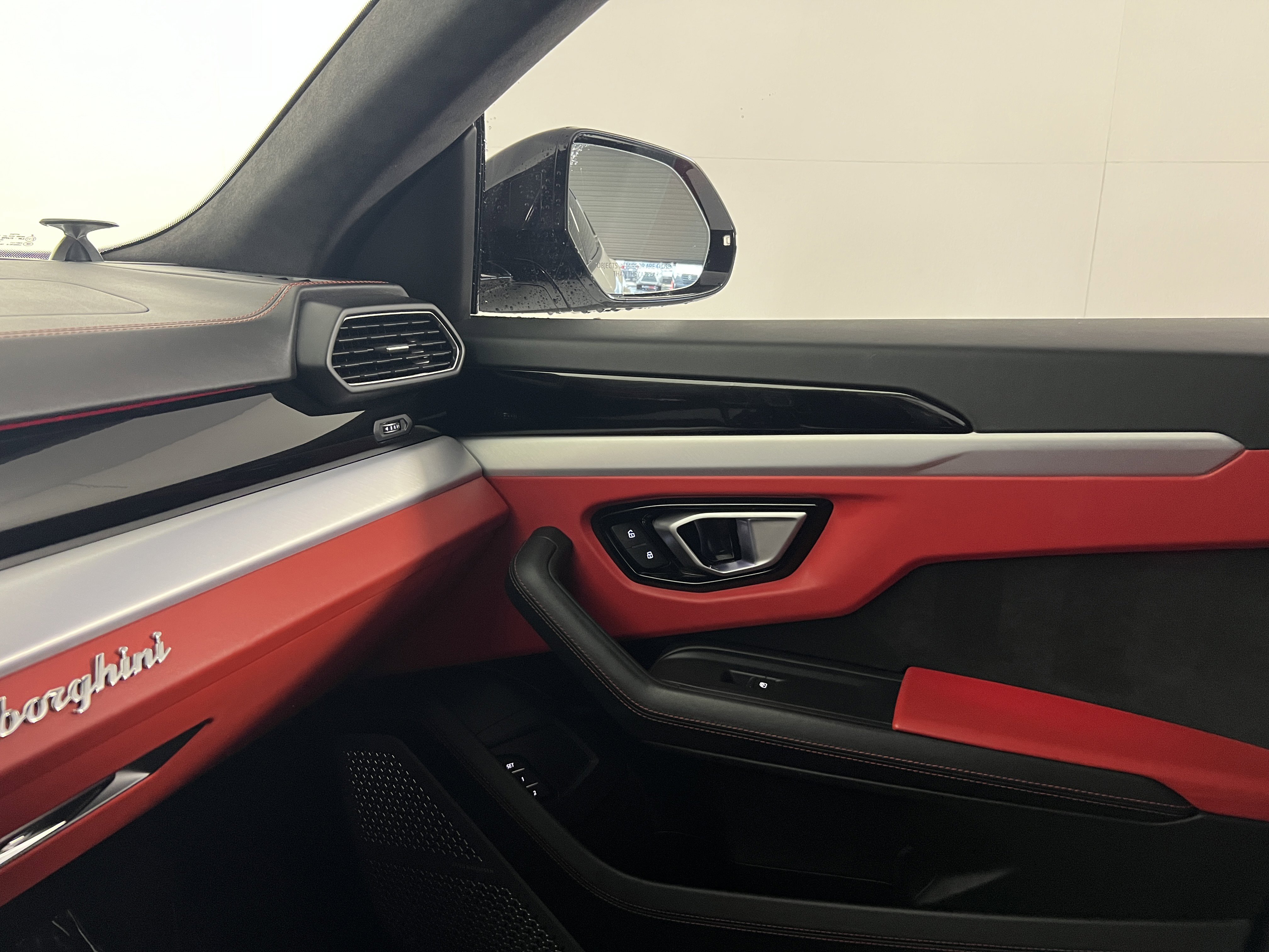Used 2019 Lamborghini Urus AWD/4WD image 12