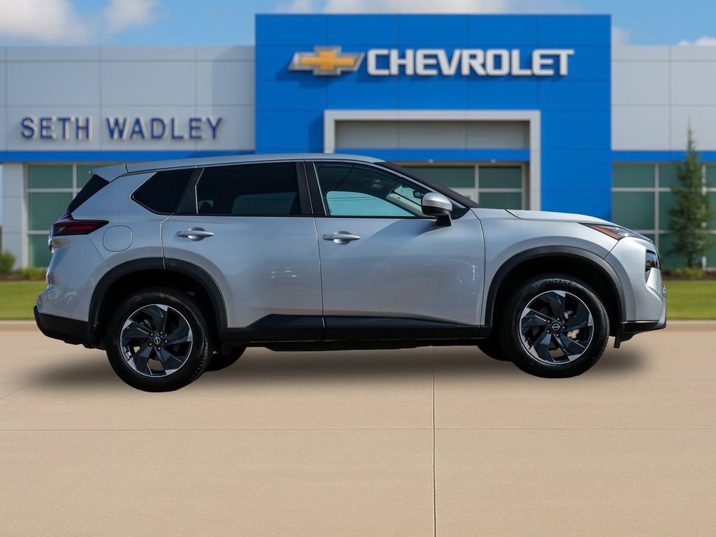 Used 2025 Nissan Rogue SV AWD/4WD image 8