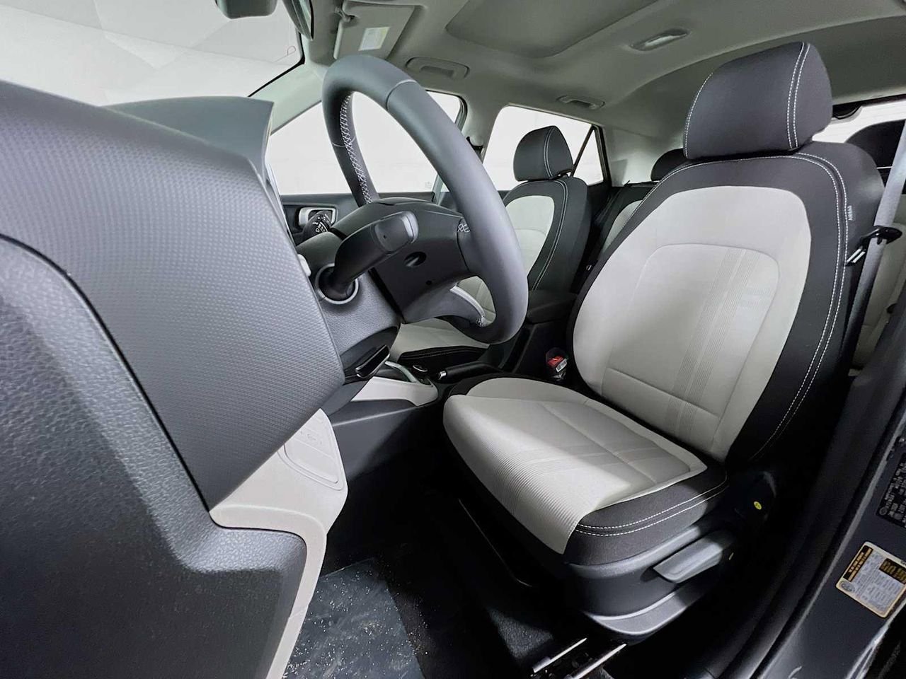 New 2026 Hyundai Venue SEL FWD image 13
