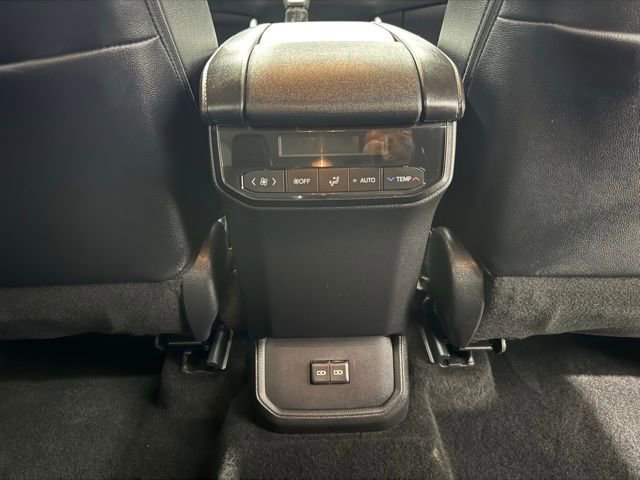Used 2025 Toyota Highlander Platinum image 30