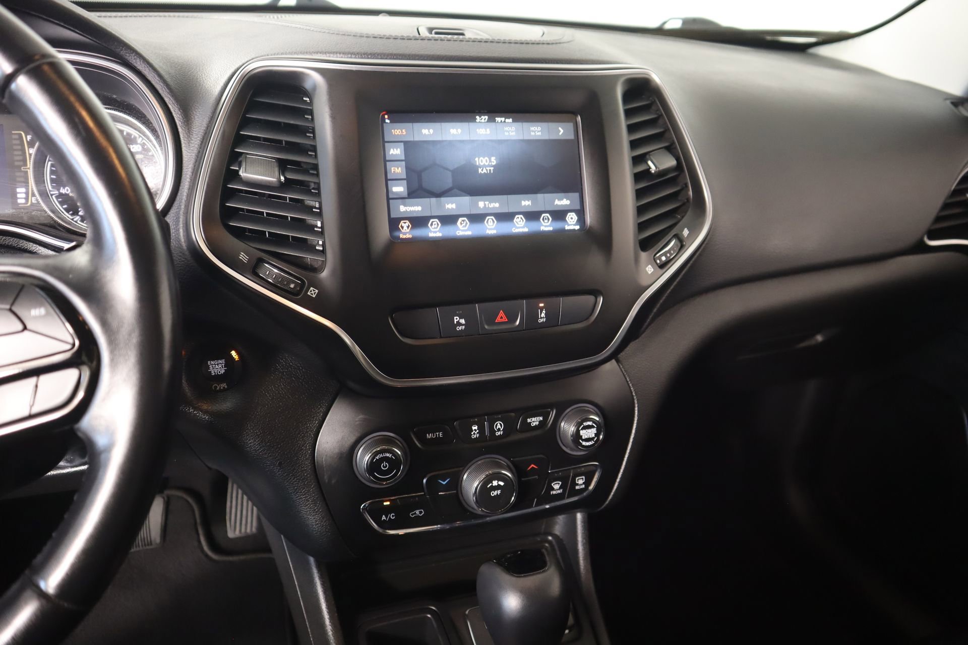 Used 2021 Jeep Cherokee Latitude Plus image 5