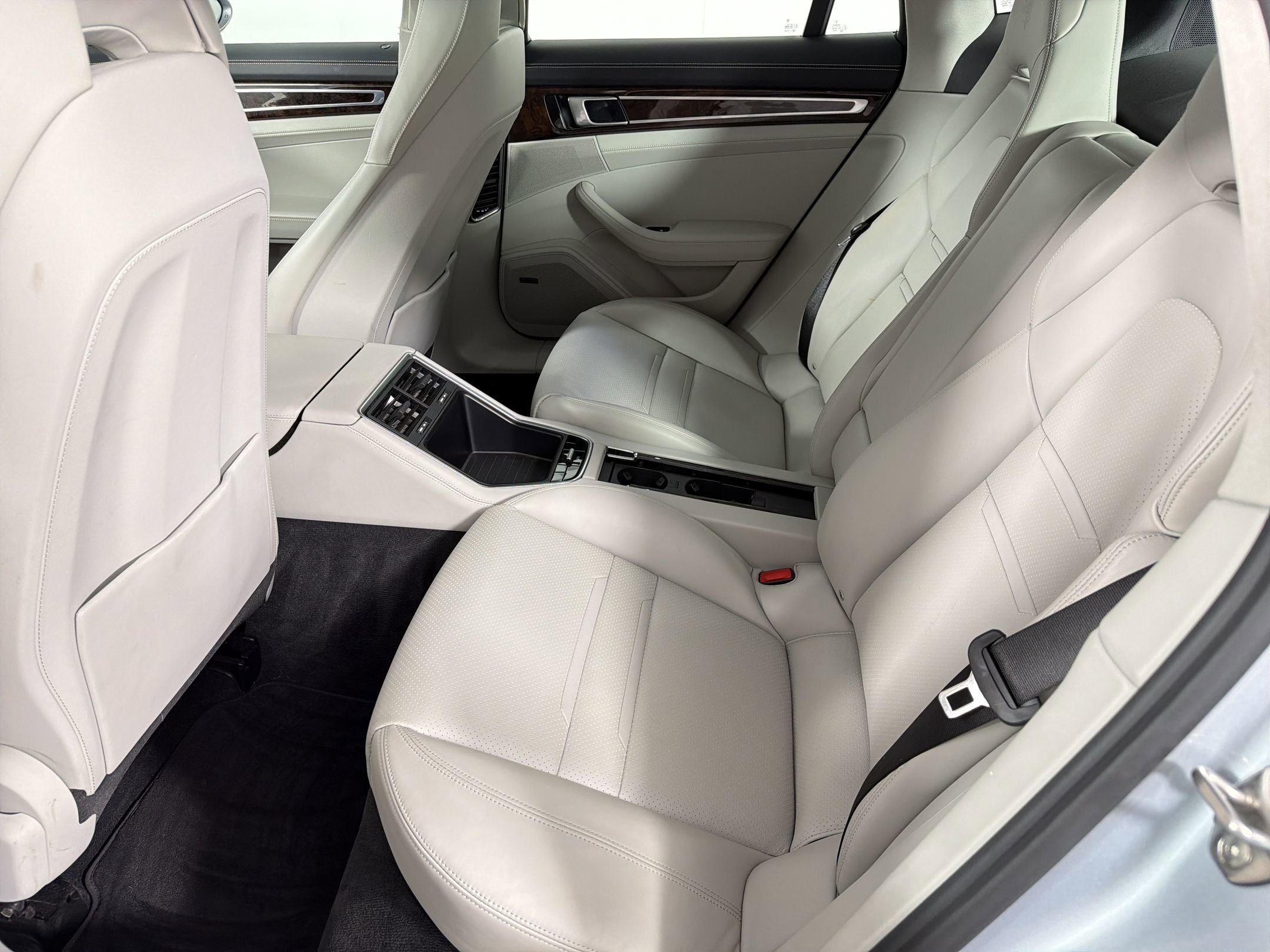 Certified 2018 Porsche Panamera image 15