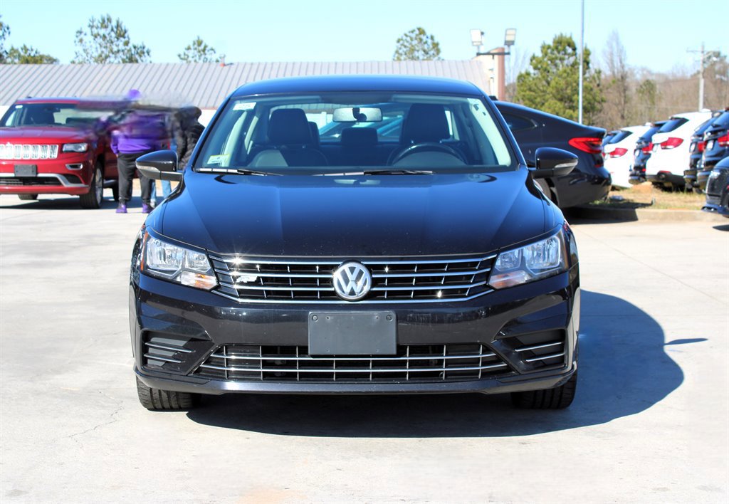 Used 2017 Volkswagen Passat 1.8T R-Line FWD image 2