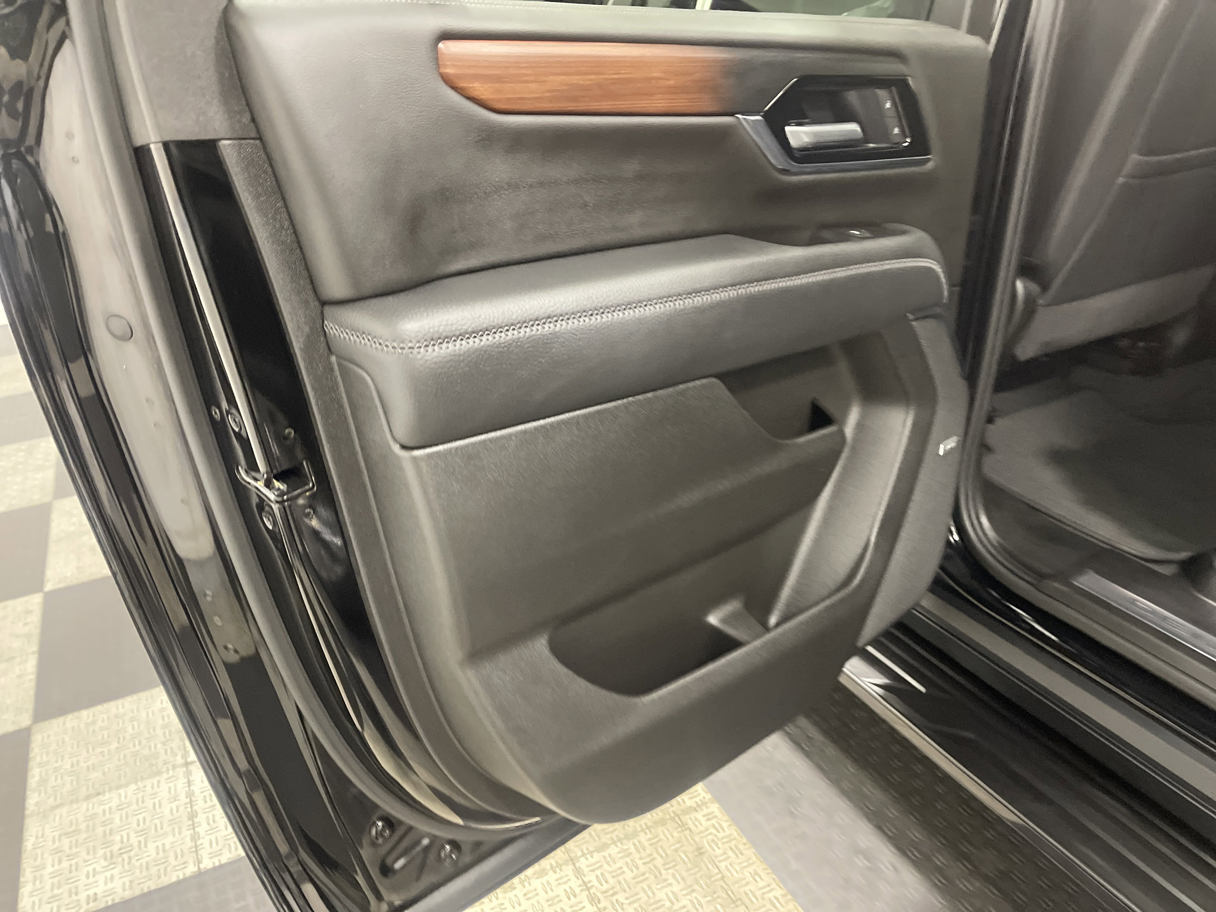 Used 2025 GMC Yukon XL Denali image 15