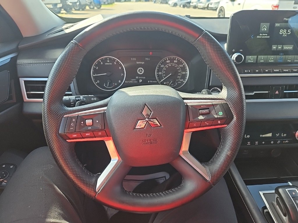 Used 2024 Mitsubishi Outlander SE image 16