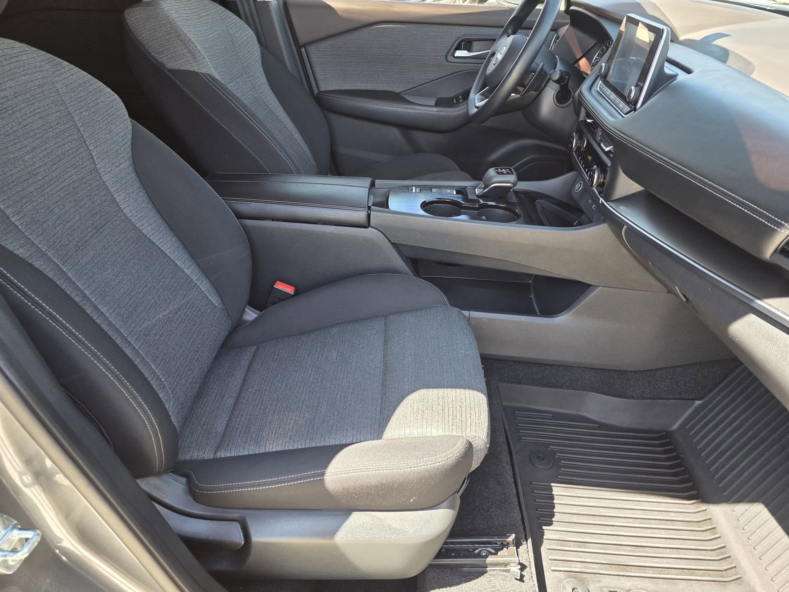 Used 2023 Nissan Rogue SV image 12