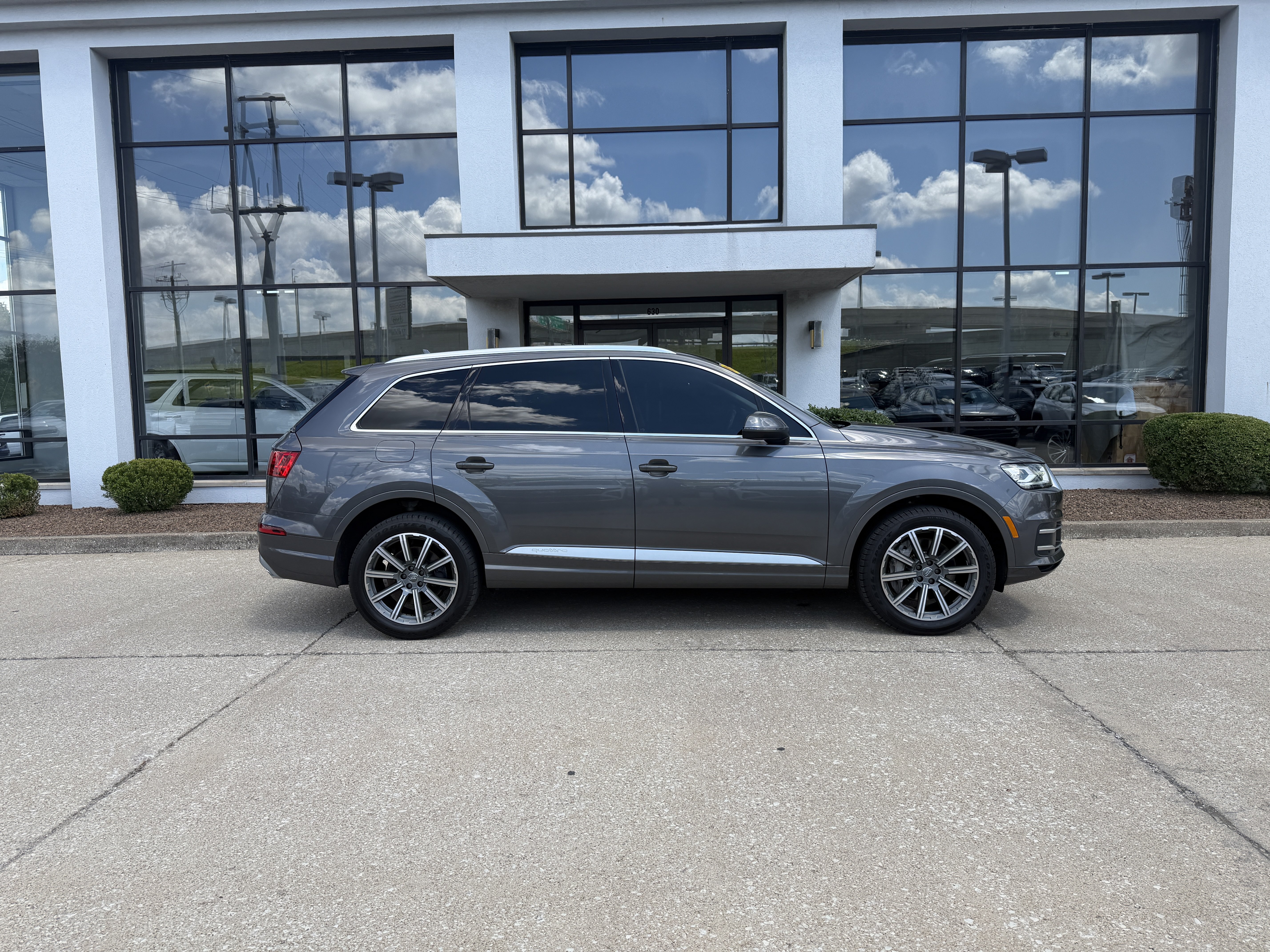 Used 2019 Audi Q7 3.0T Premium w/ Convenience Package AWD/4WD image 3