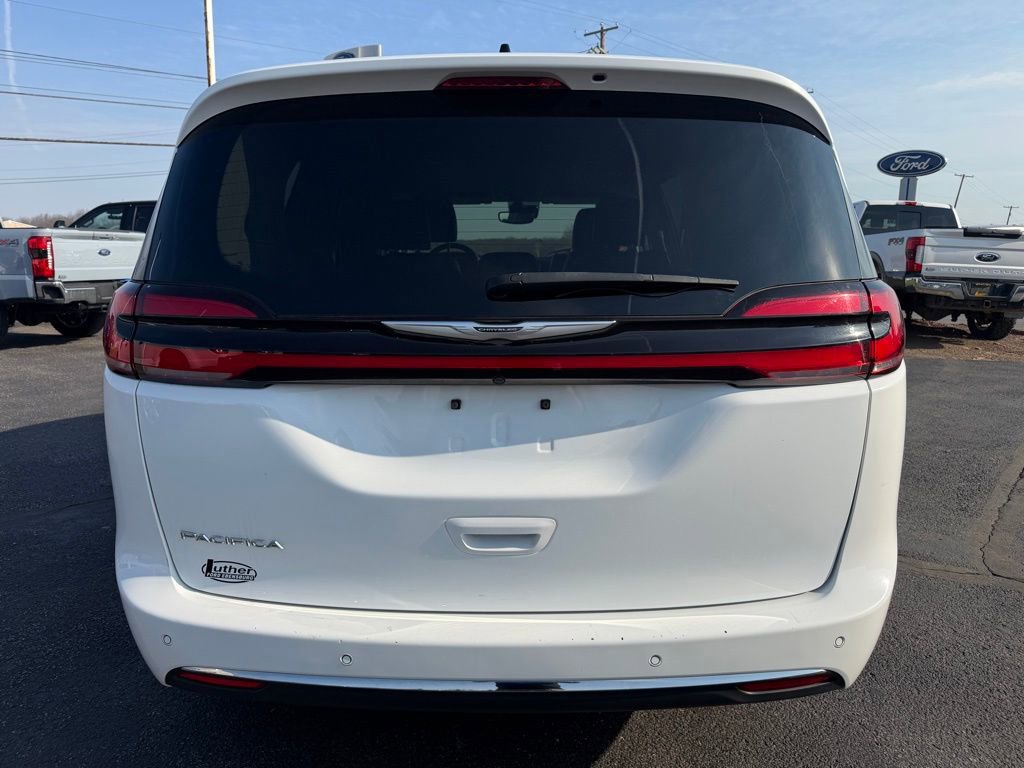 Used 2023 Chrysler Pacifica Touring-L image 4