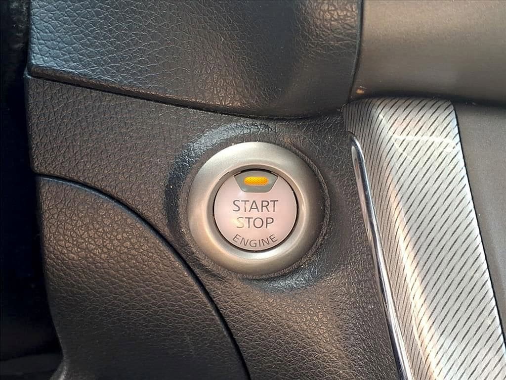 Used 2013 Nissan Sentra SR w/ Driver Pkg FWD image 9