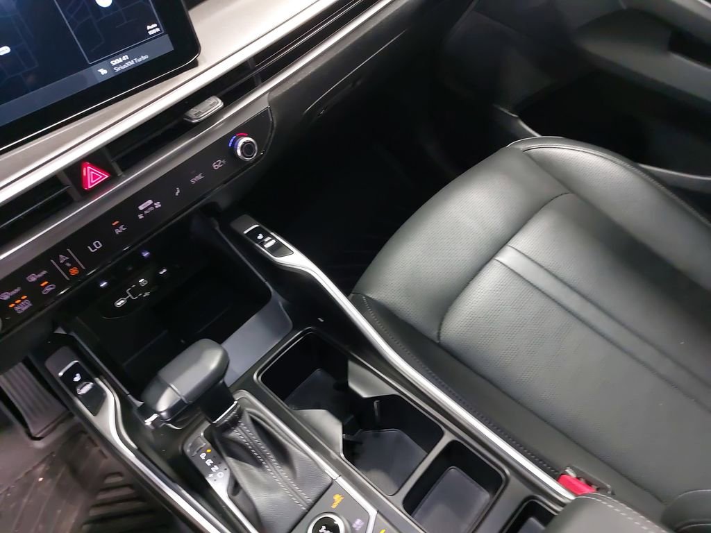 Used 2024 Kia Sorento S w/ Panoramic Sunroof Package image 41