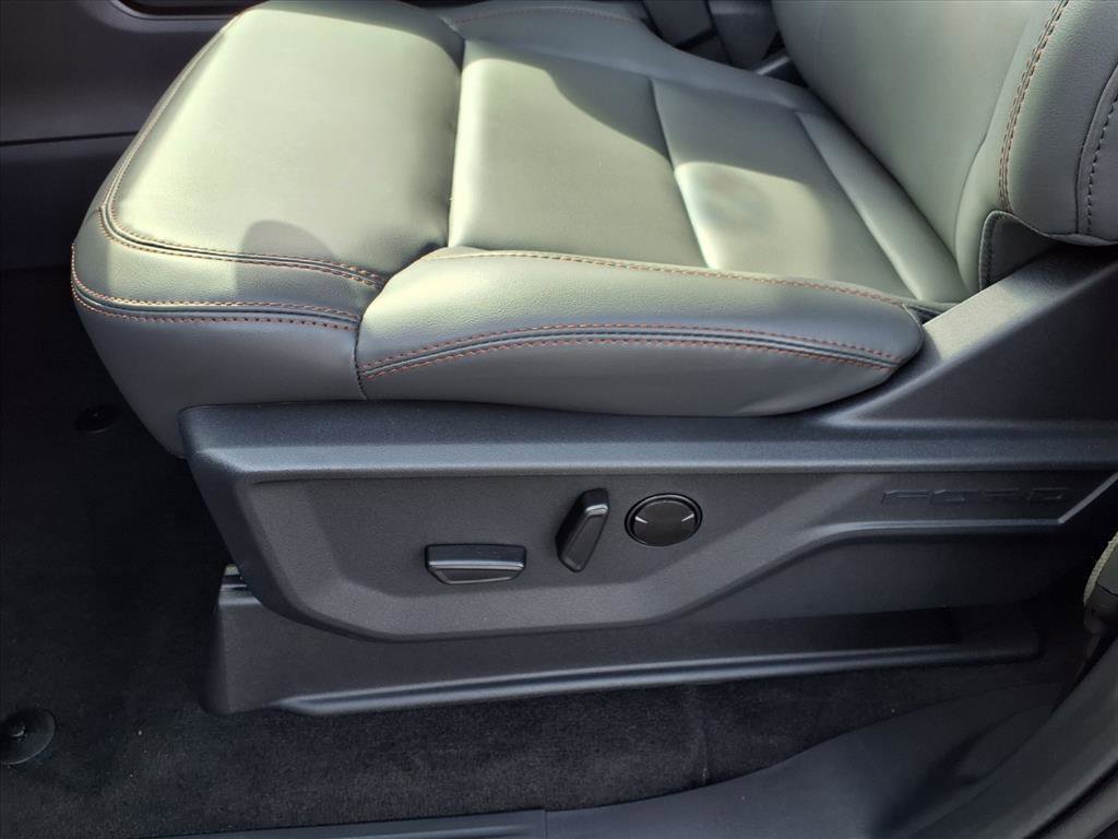 New 2025 Ford Expedition Active image 15