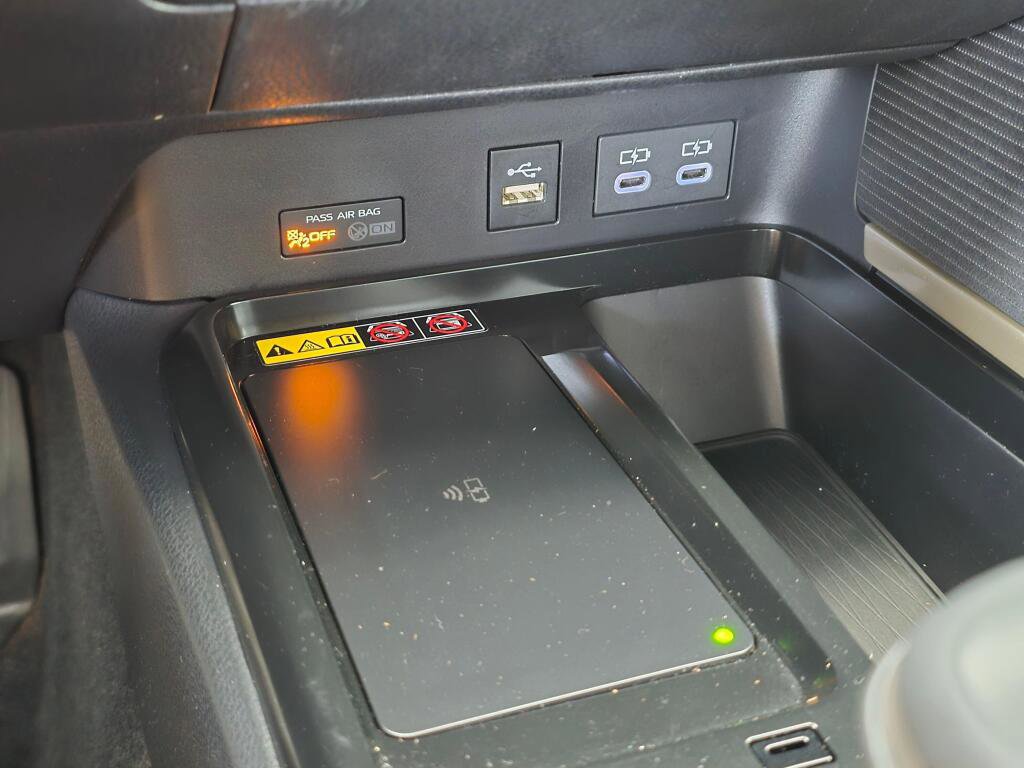 Used 2025 Toyota Camry SE image 82