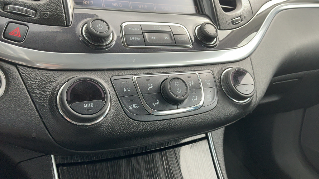 Used 2019 Chevrolet Impala LT FWD image 15