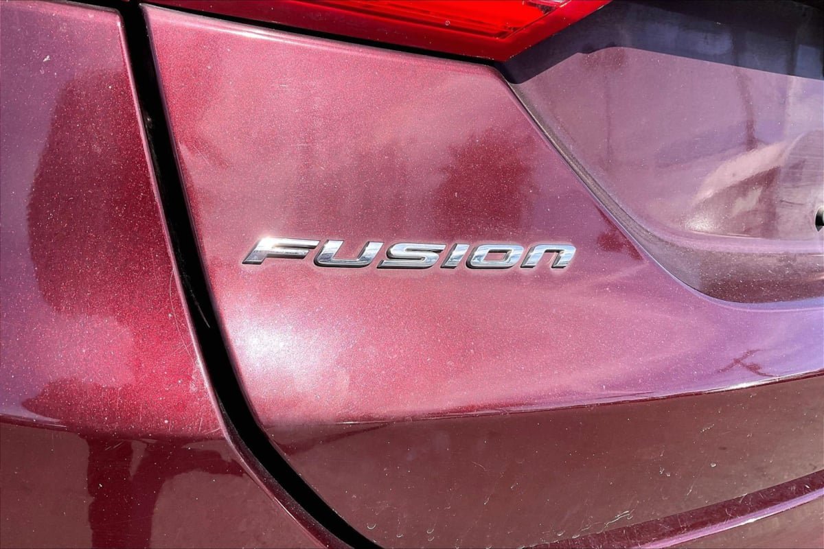 Used 2017 Ford Fusion SE w/ Equipment Group 201A FWD image 8